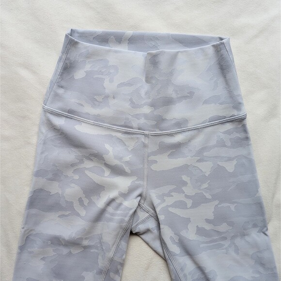Lululemon Wunder Under High-Rise Tight 25" Ribbed Luxtreme White Gray Camo Sz 4 - Picture 8 of 10